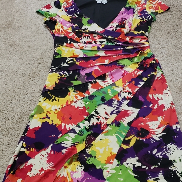 London Times 8 floral explosion v neck cap sleeve Diagnol ruffle tiers stretchy - Picture 4 of 6